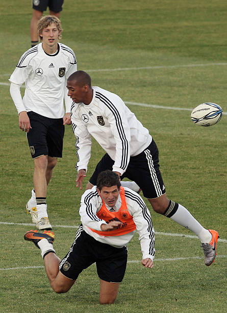 日对手肩并 日对手肩并